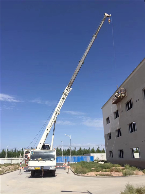 淮阳区“轻装强干”—— 吊车的 “轻量化臂架” 技术