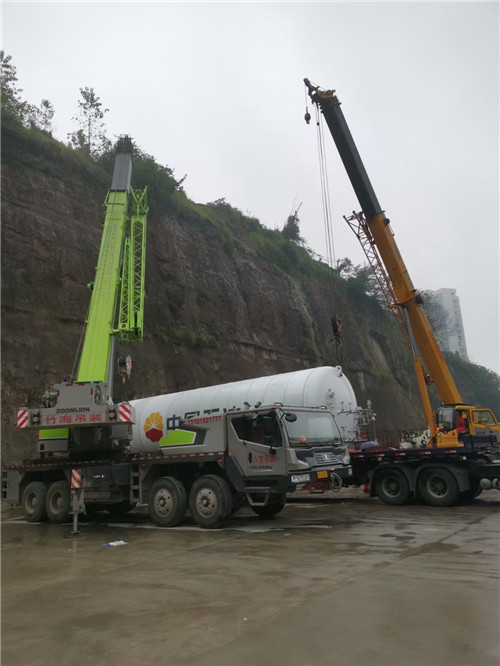 淮阳区“不怕风雨冻”—— 吊车的 “恶劣环境适应” 技术